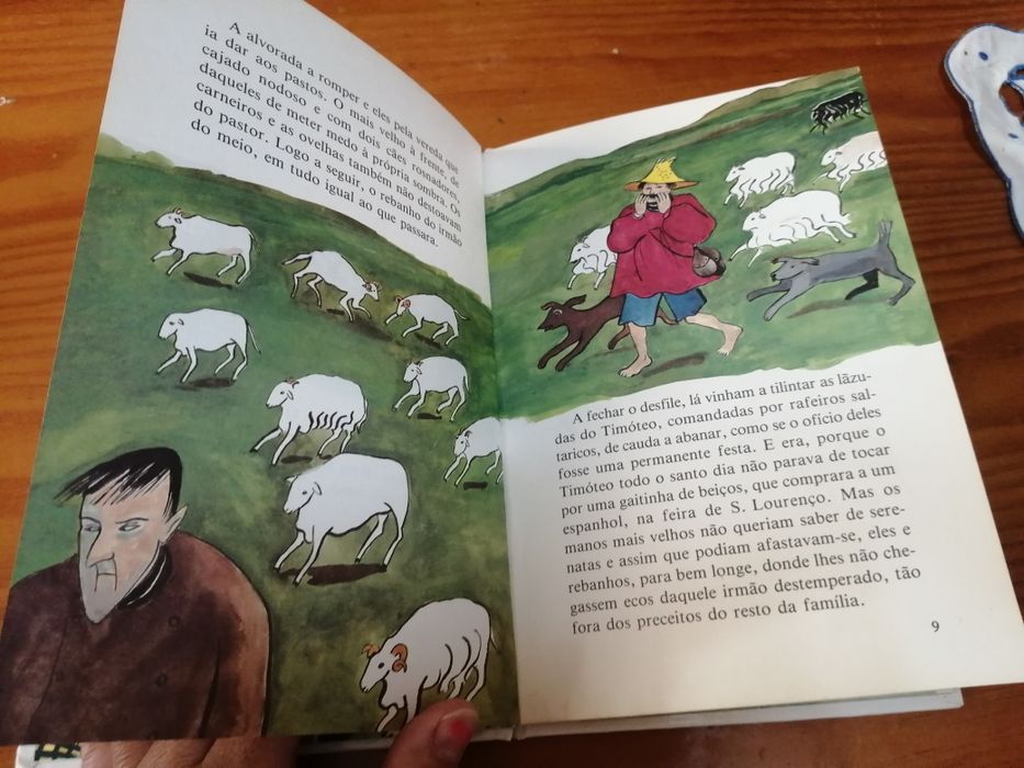 Livro "toca que toca, dança que dança"