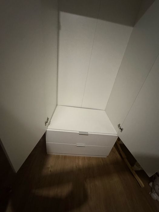 Roupeiro Branco com 2 Portas de Bater e 2 Gavetas