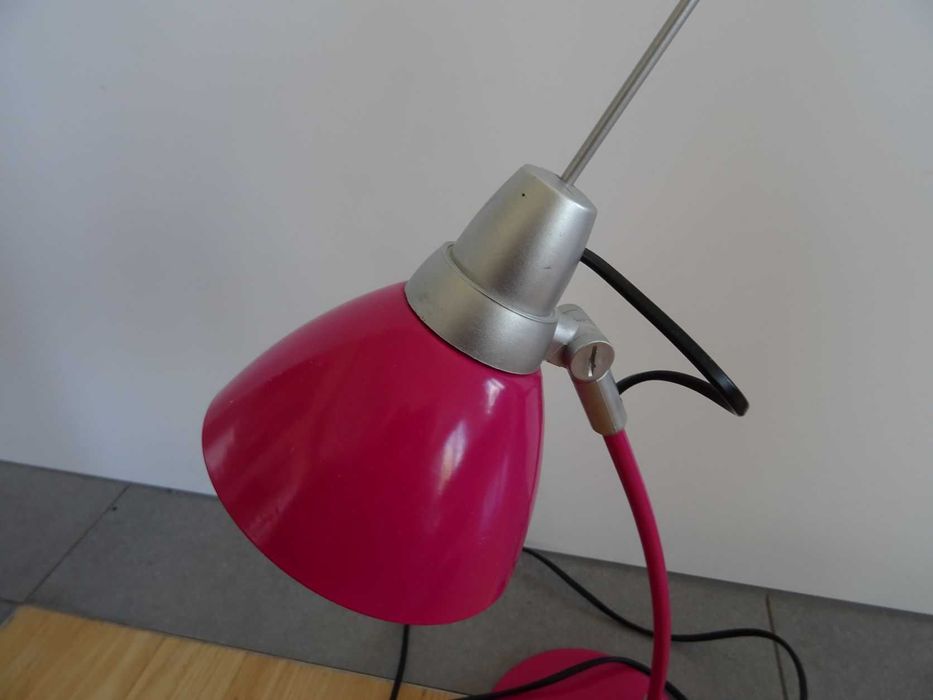 Lampka na biurko różowa Brilliant
