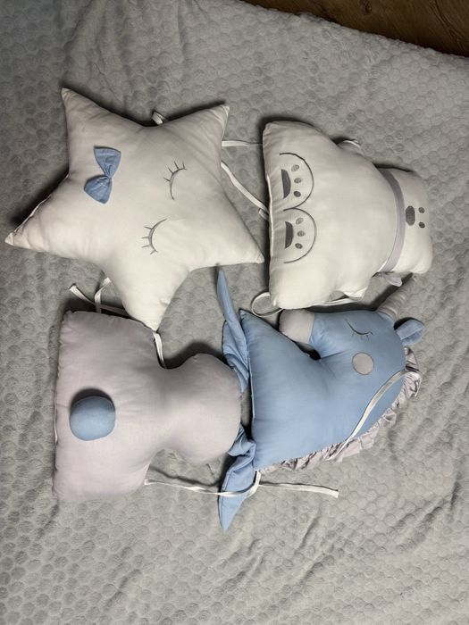 Подушки дитячі на ліжечко