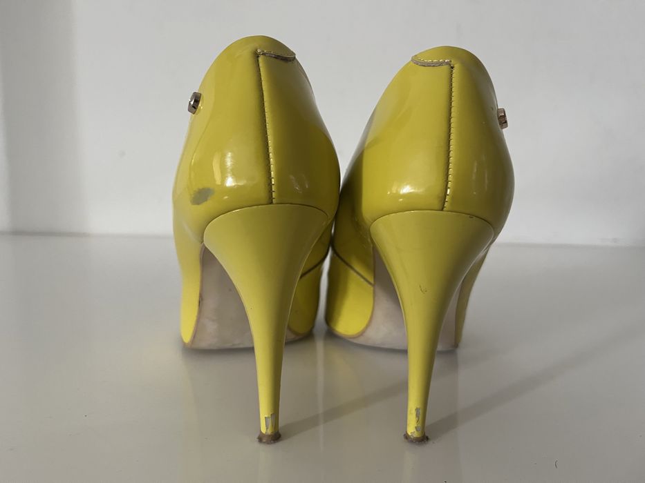 Buty szpilki Venezia żółte lakierowane rozm. 37 Piękne