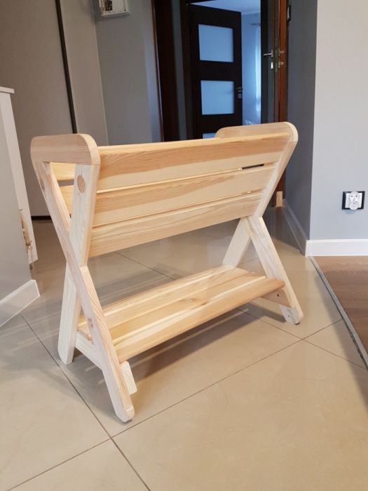 Regał na książeczki.