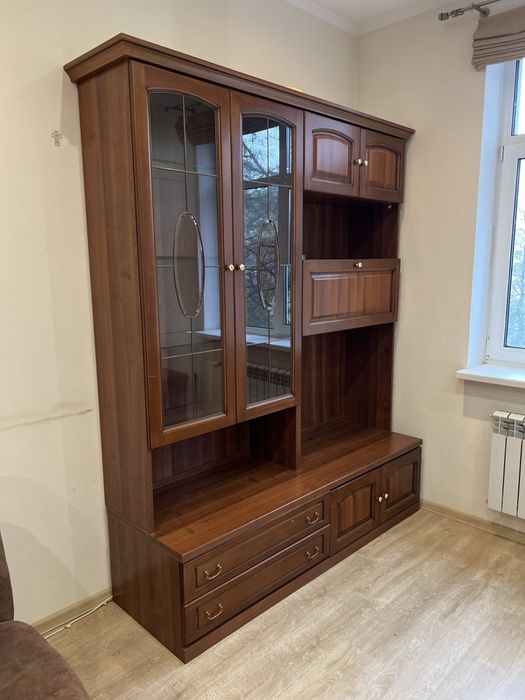 Сервант Італійський