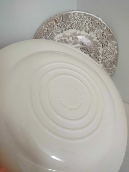 Angielskie talerze z porcelany