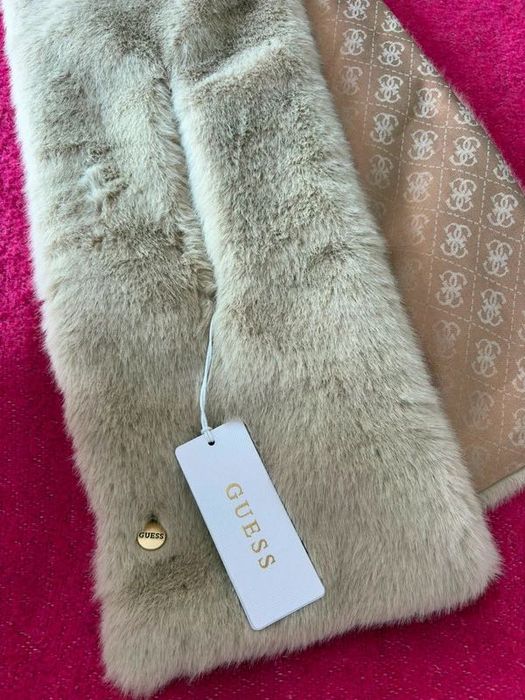 Damski szal / etola GUESS z imitacji futra