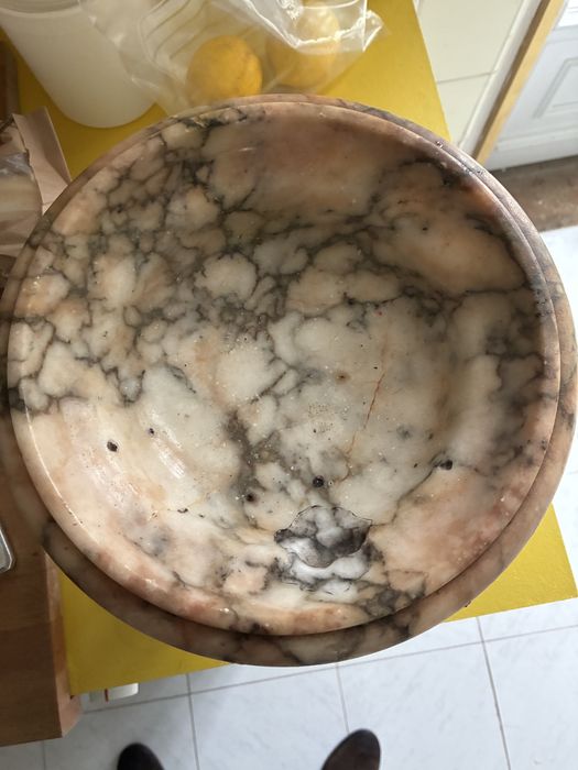 Fruteira antiga em marmore