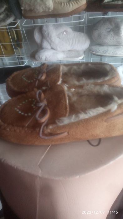Продам тапки замшевые