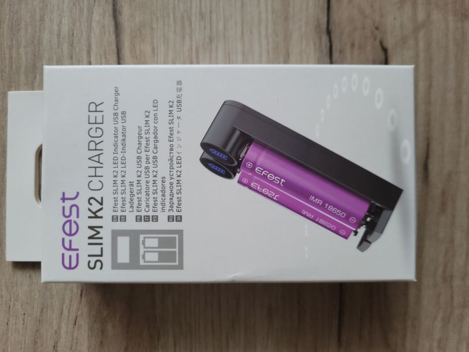 Mała i poręczna ładowarka Efest Slim K2