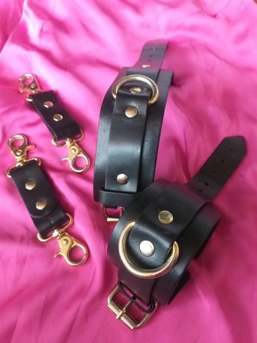 Наручники кожані жіночі