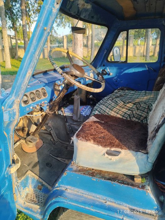 Автомобіль УАЗ 452Д