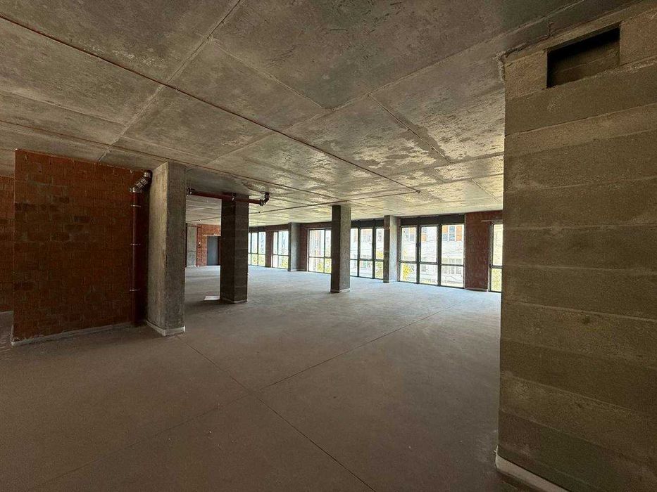 Продам офісне приміщення в ЖК "Geneve" 240 м2