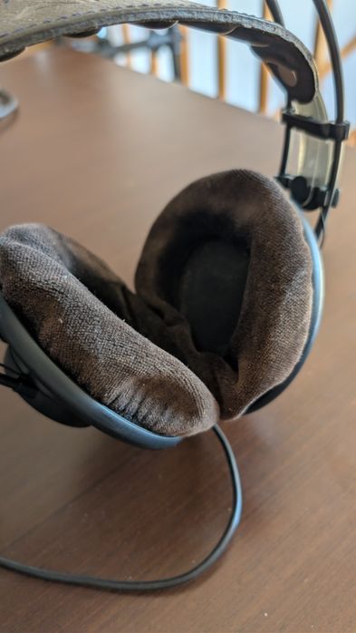 Headphones AKG K-702