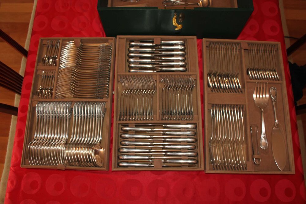 Faqueiro Christofle Marly de 156 peças em prata de lei francesa