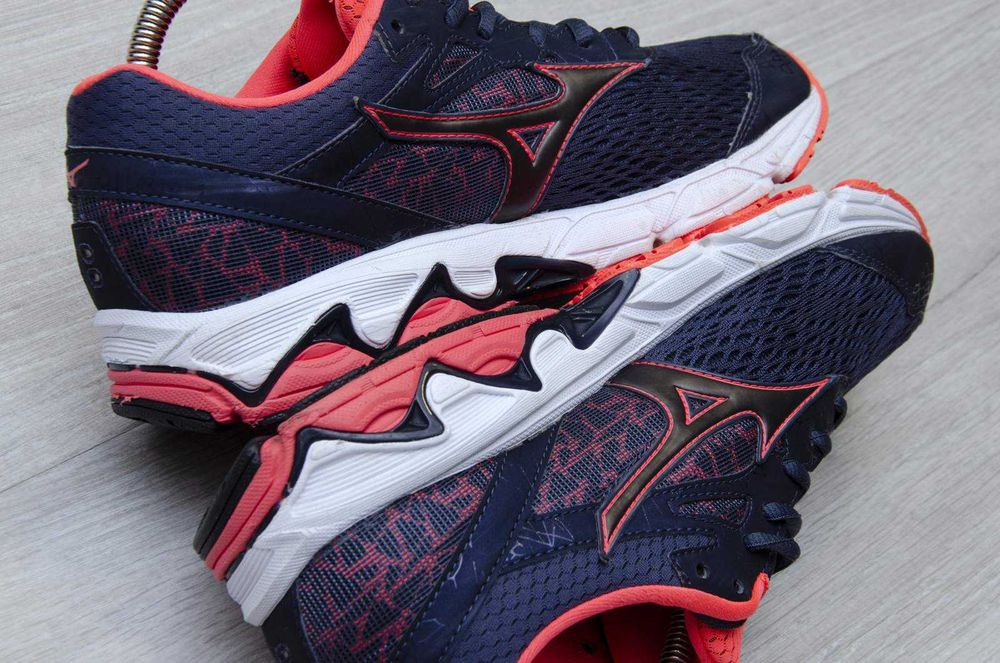 Кросівки Mizuno Wave Equate 2. Устілка 25,5 см