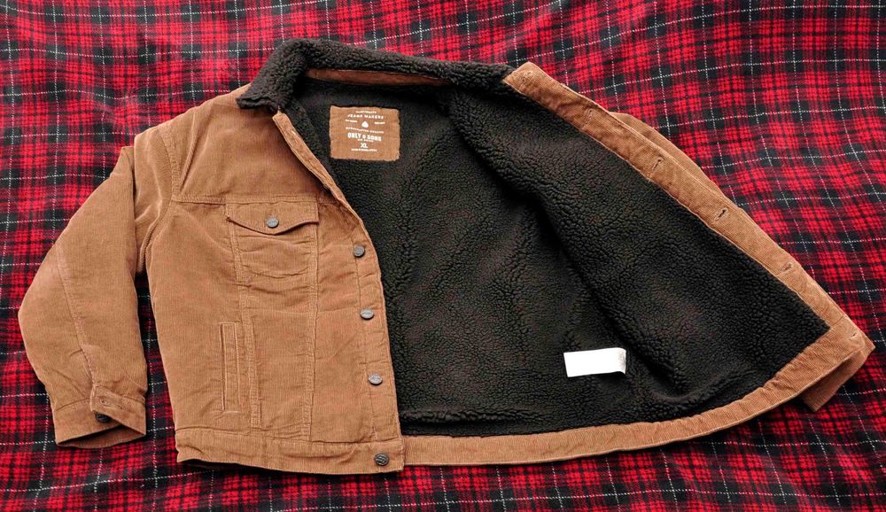 sztruksowa kurtka ocieplana