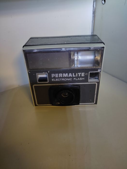 Vintage Imperial Permalite Electronic Flash Camera Model E69