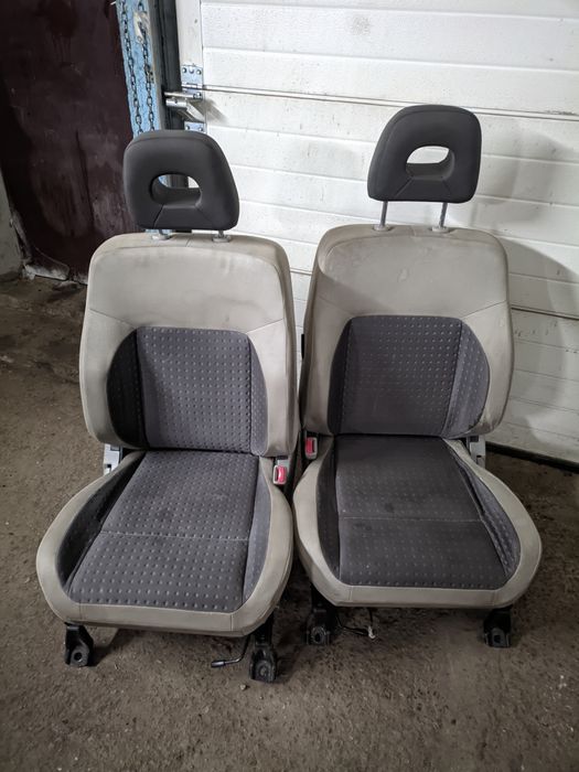 Комплект сидінь на nissan X trail (t 30)