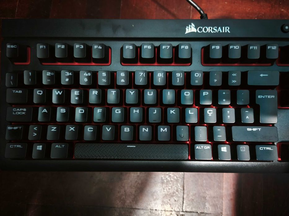 Teclado Mecânico Corsair K68 Cherry MX Red - Em ótimo estado