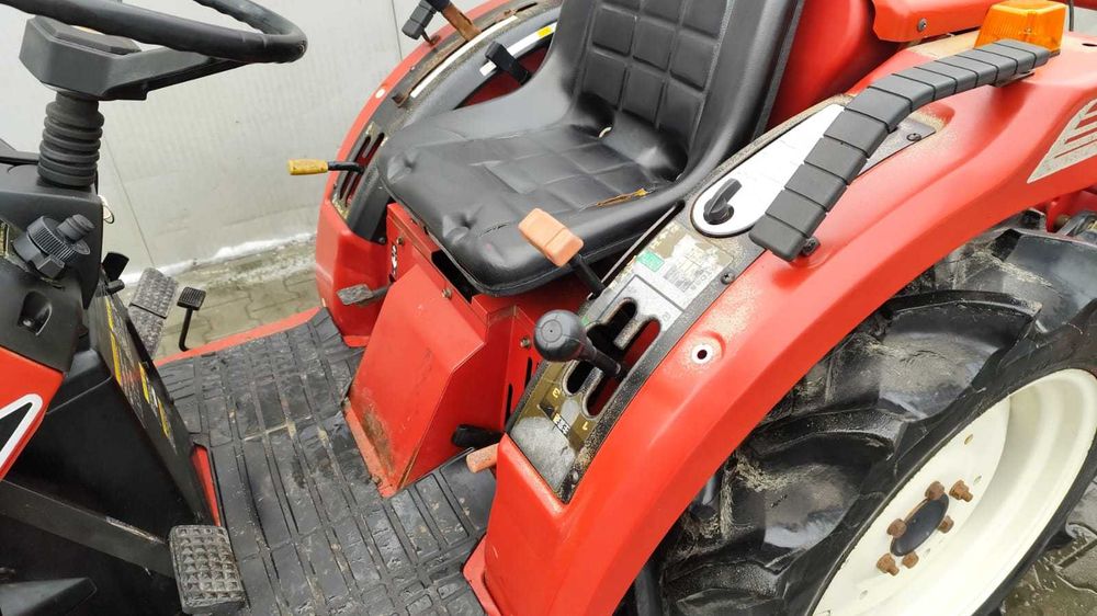 Traktorek z glebogryzarką Mitsubishi Mt 185 4x4 18 km Rewers
