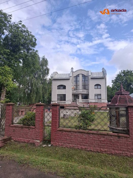 Продаж будинку 570м2 з сауною та басейном