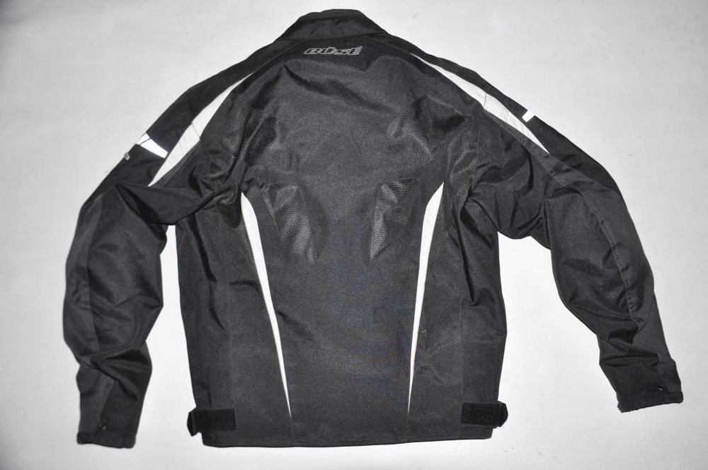 Літній мото костюм Buse 
В гарному стані без нюансів та запаху 
Повний