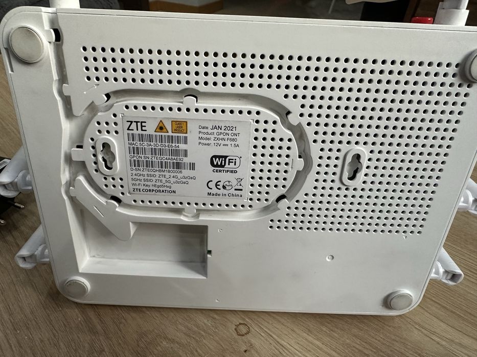 Router ZTE GPON ONT ZXHN F680 polecam, ładny