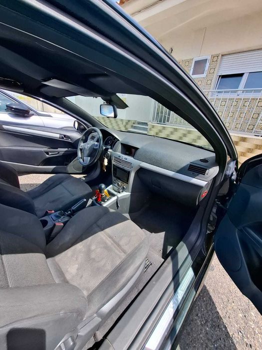 Opel Astra GTC 2010