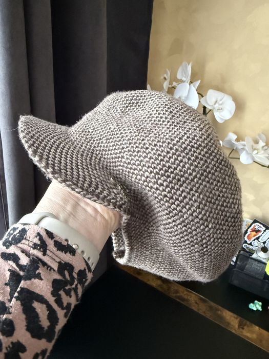 Стильний берет у сіро-бежевому меланжі