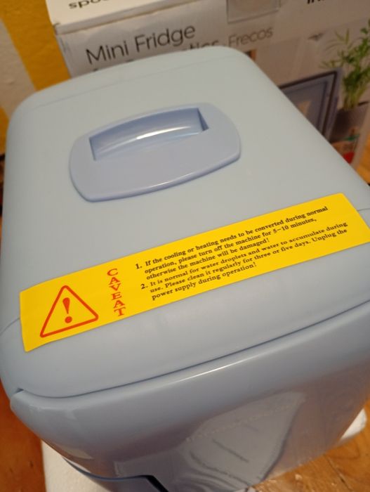 Vendido! Mini frigorífico portátil auto (faz quente e frio)