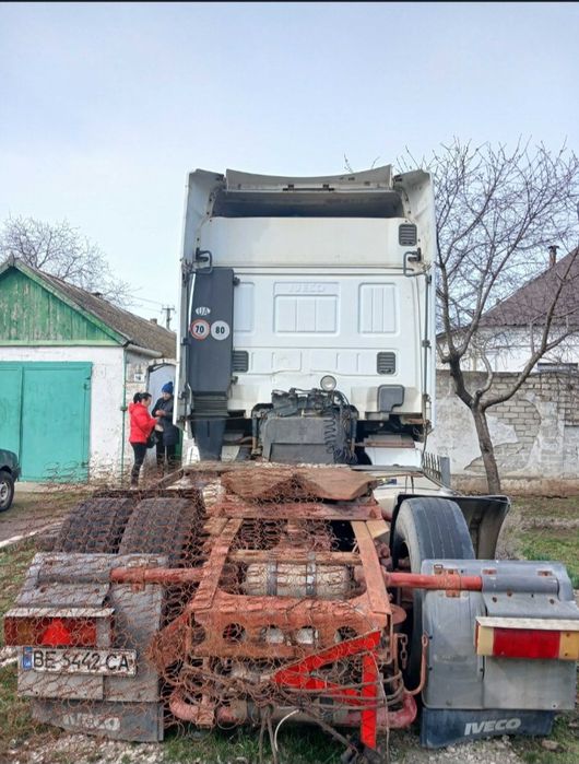 Тягач IVECO 2001 року