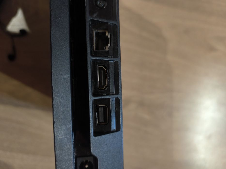 Продаю PS4 Slim 1 Tb +