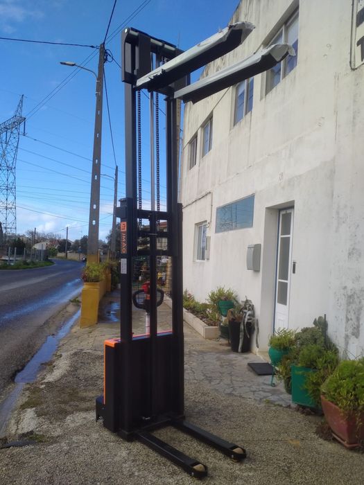 Stacker Elétrico 1500kg (Novo) – Elevação 3m