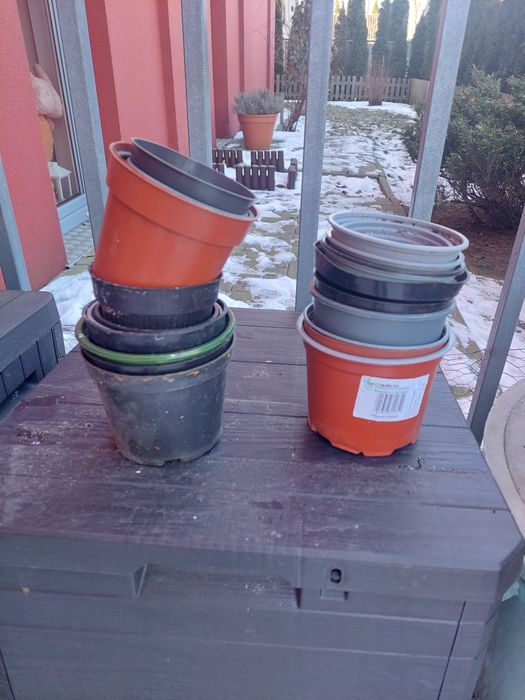 Plastikowe doniczki produkcyjne na kwiatki, sadzonki ok. 30 sztuk