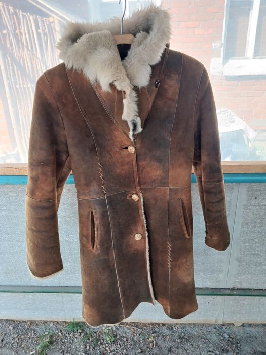 Продам женск. дубленку Турция Б/У корич. разм 46-48 с капюшом и шапкой