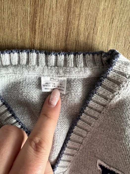 Sweterek kardigan 68