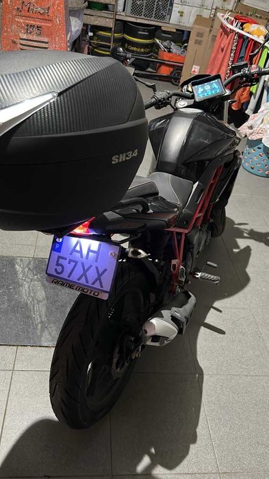 Mota Benelli modelo BN125 c/mala e GPS
