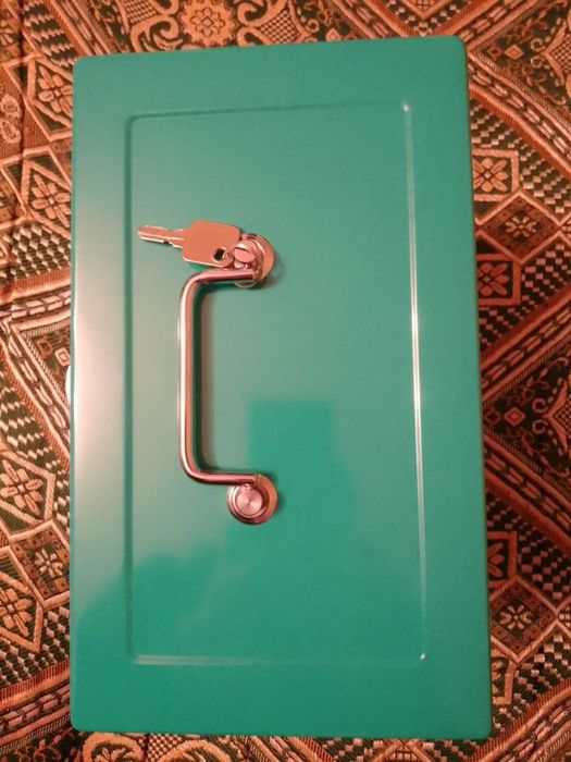 Продам металлический мини сейф