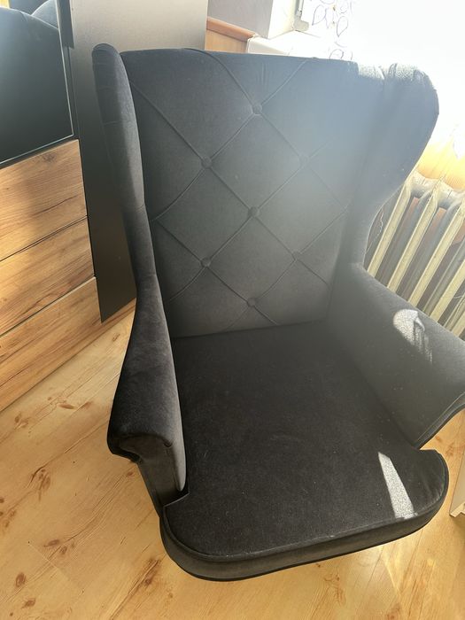 Sprzedam czarny fotel