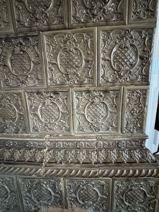 Zabytkowy piec kaflowy