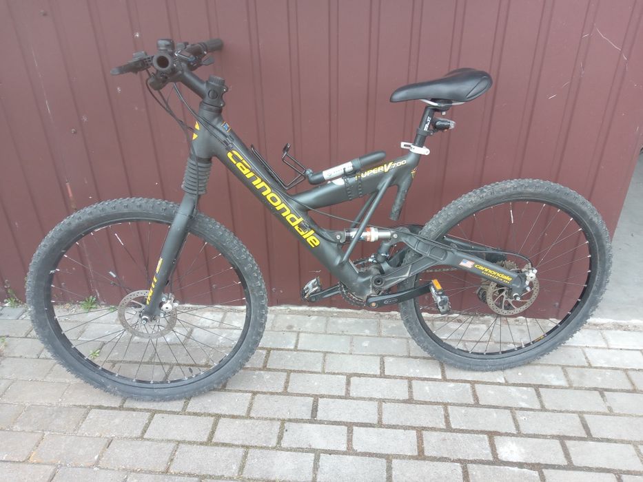 Rower Cannondale SuperV700.