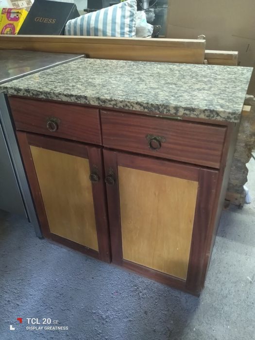 Móvel de Madeira Maciça com Mármore