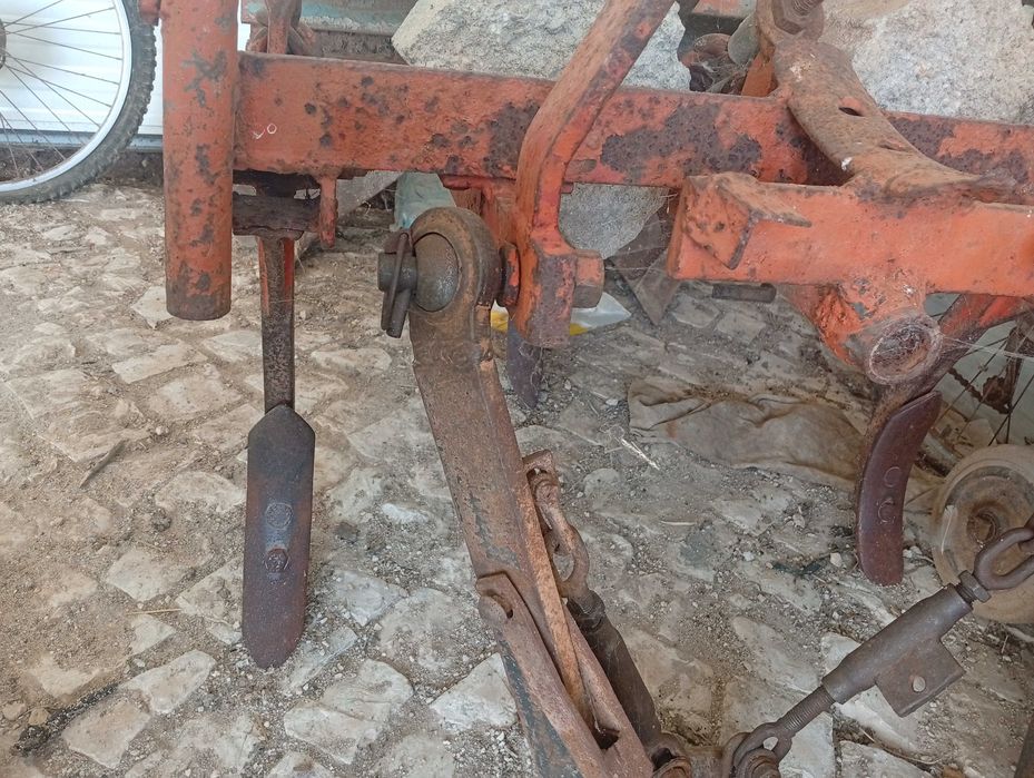 Alfaias agrícolas várias