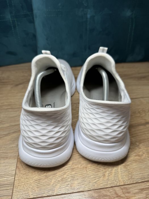 кросівки Skechers Hands Free Slip-ins