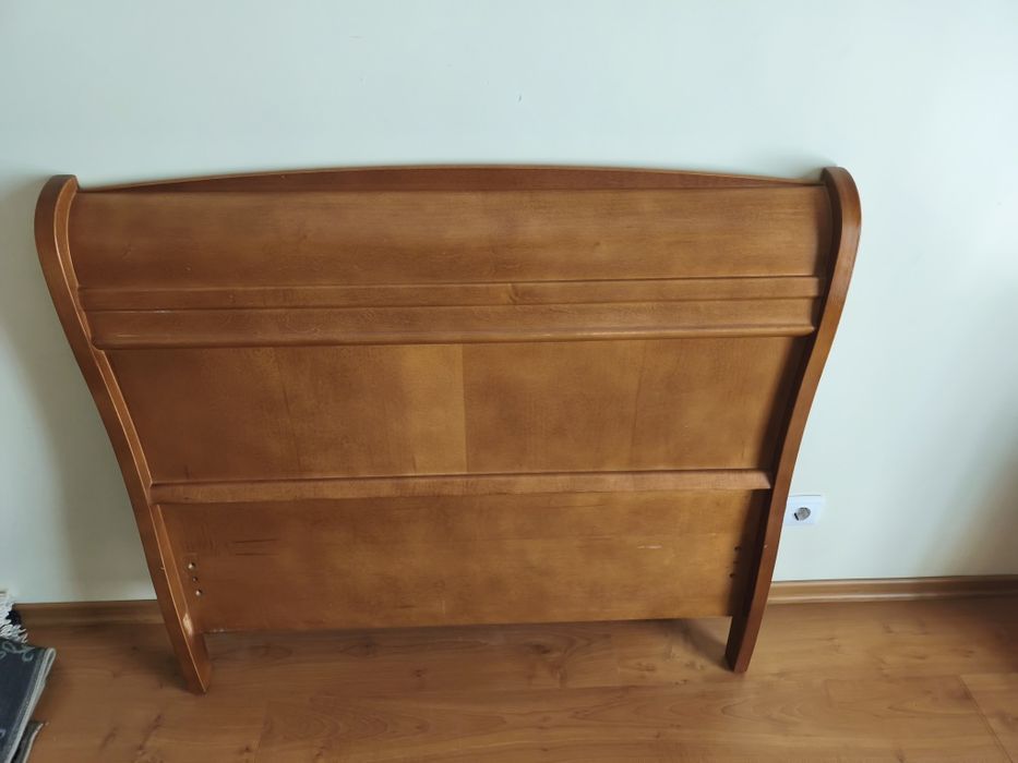 Cama de Cerejeira com colchão e estrado de solteiro