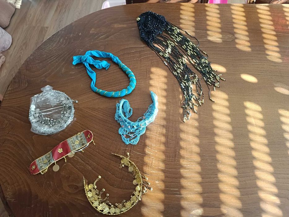 Cintos e adereços, bengalas e asas isis para dança oriental