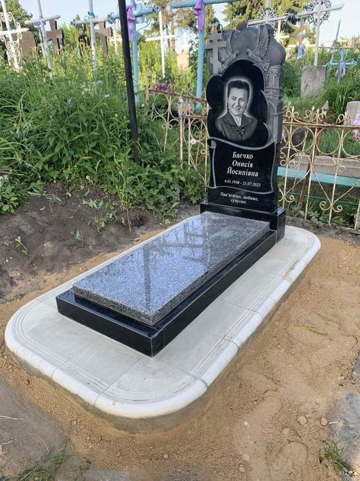 Виготовлення та встановлення пам'ятників  з граніту та крихти