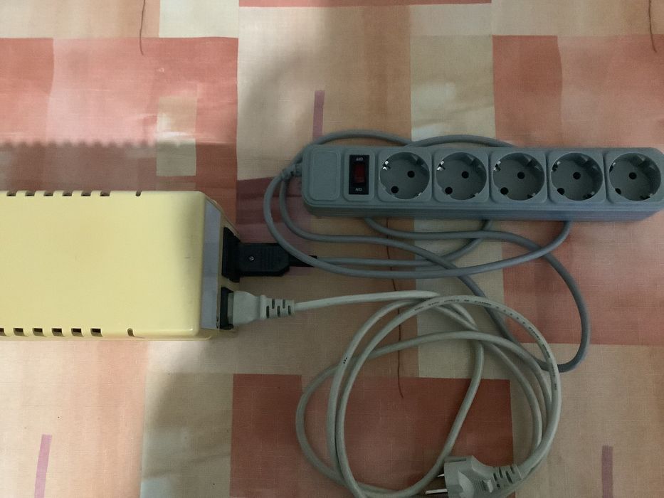 Бесперебойник  Powercom. KIN-525A