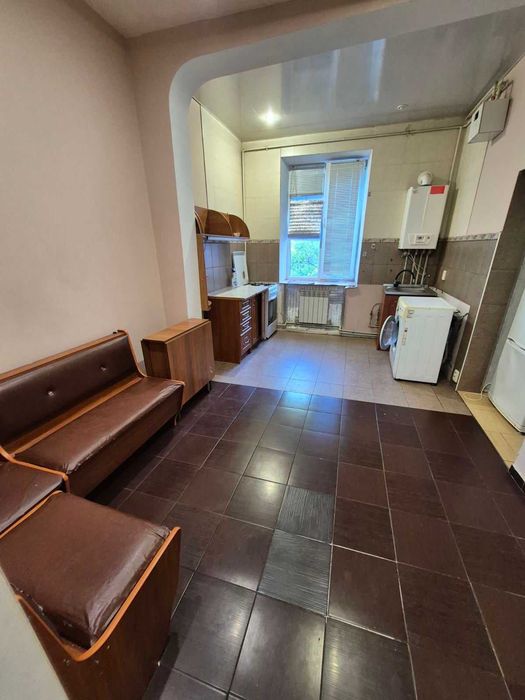 2-к сталинка в центре с АВТОНОМКОЙ • Кухня 14м² • 3 БАЛКОНА!
