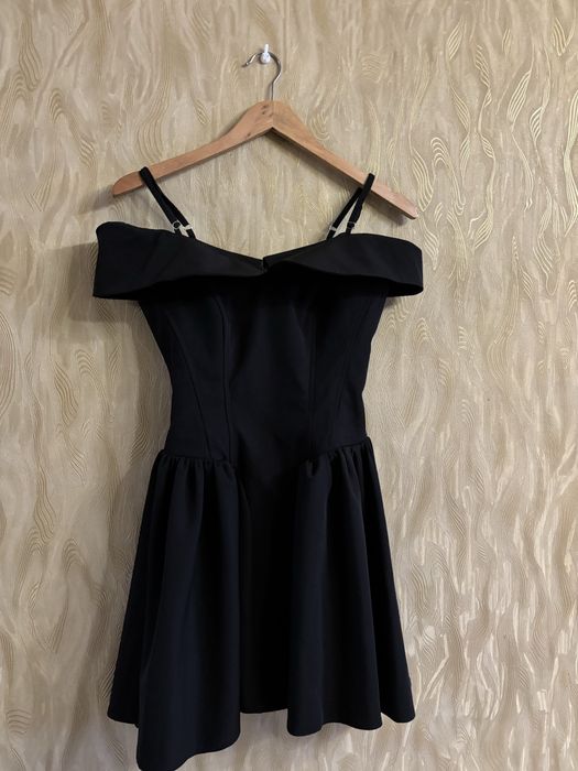 Платье нарядное,черное