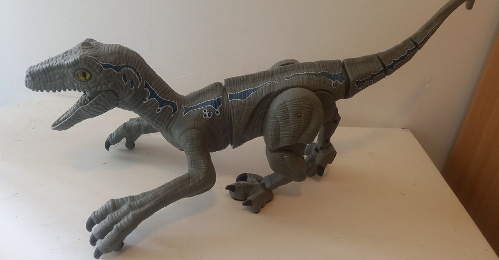 velociraptor dinosaur with sounds and smoke coming out of its mouth.